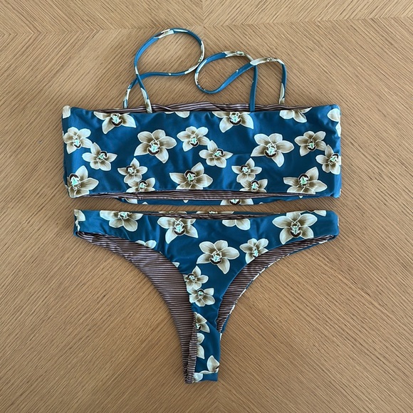 Acacia Rhodes top and Brazil bottoms in Tropics. Medium - Picture 2 of 5